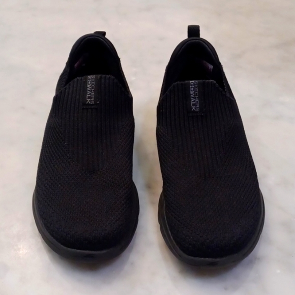 EUC Go Walk Skechers Black Sz 6.5‎ Womens